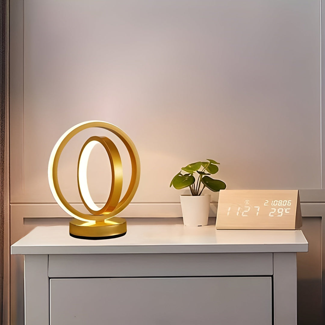 Compacte dimbare LED tafellamp, USB gevoed voor flexibel gebruik. Ideaal als nachtlampje of leeslamp.