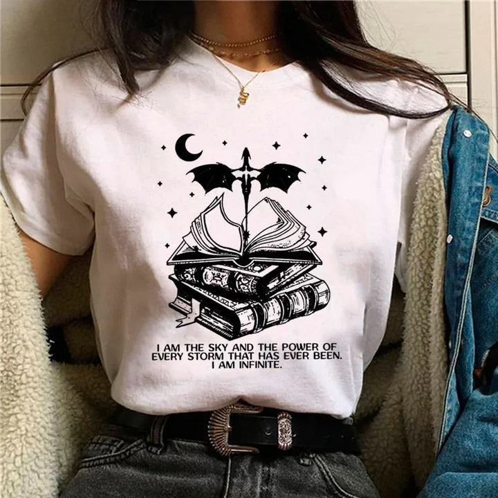 Gedetailleerd Basgiath War College sweatshirt, unisex. Essentiële fantasy kleding voor elke Fourth Wing avonturier.
