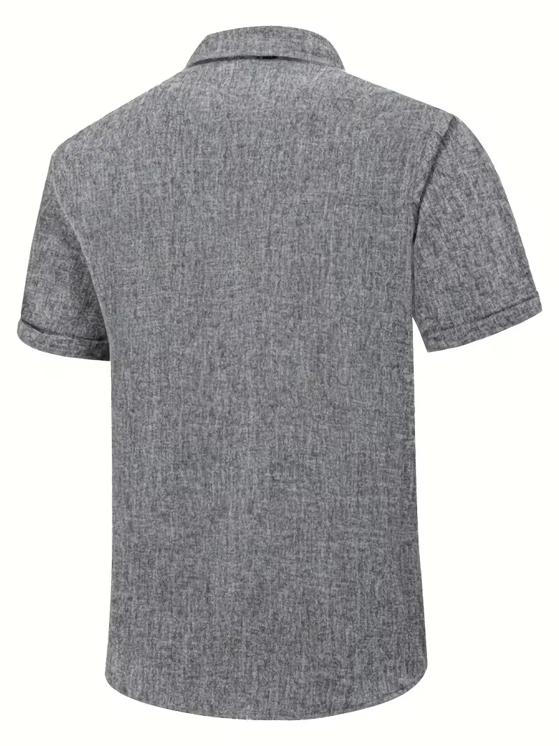 Khaki heren V-hals shirt met korte mouw, perfect als strandkleding of casual overhemd voor herenmode.