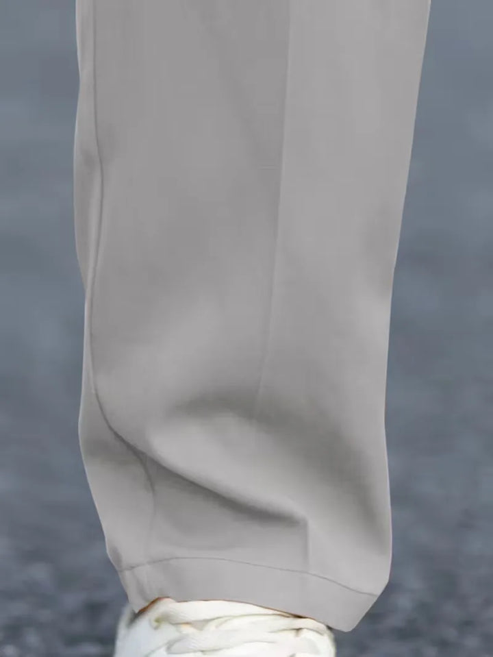 Lichte heren straight leg broek, smart casual, cropped, perfect voor lente zon.