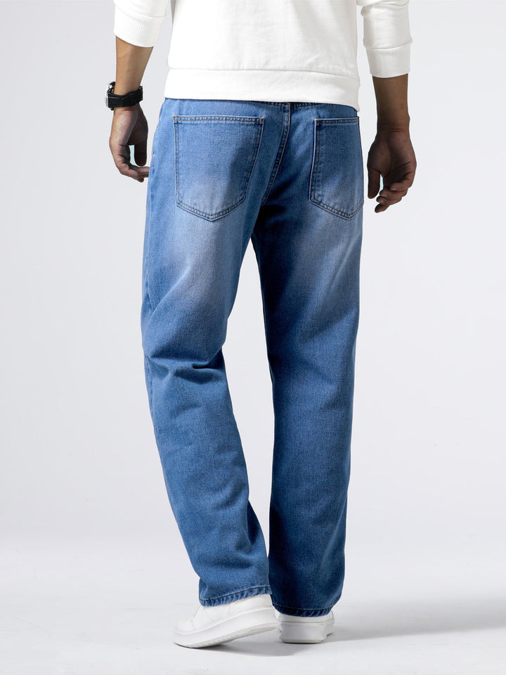 Milan herenjeans, casual street style met comfortabele regular fit, perfect voor een trendy urban look.