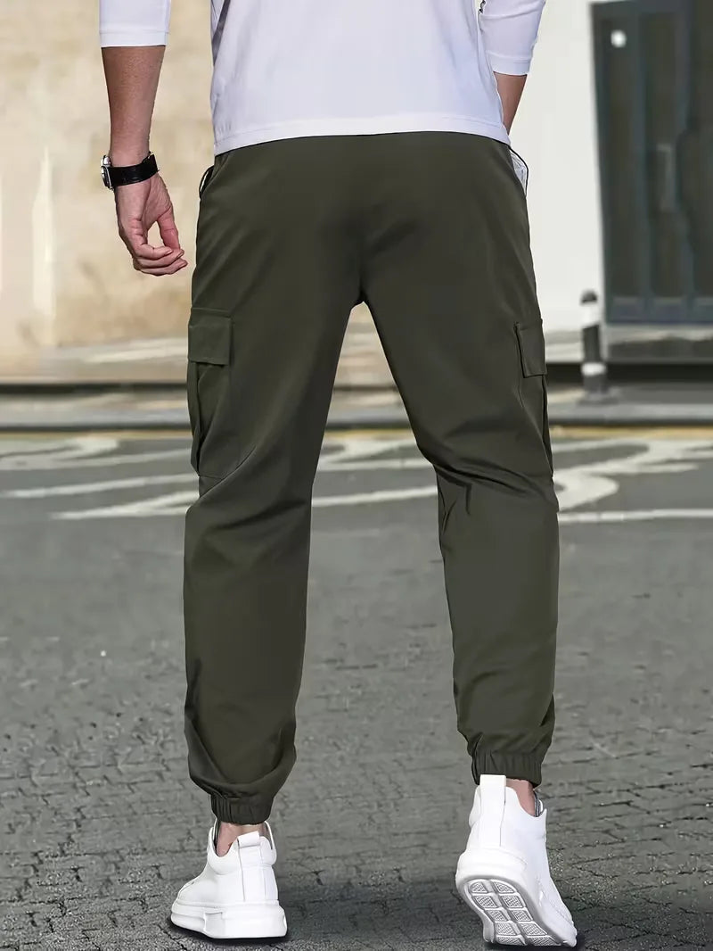 Zachte heren comfortabele cargo broek, taps toelopend, met handige zakken en duurzame elastische boorden.