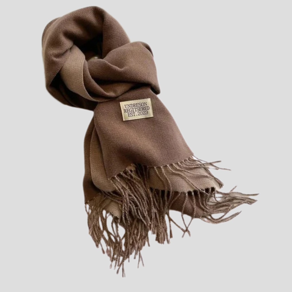 Zachte wolmix wintersjaal, unisex, biedt comfort en stijl tijdens koude winterdagen.