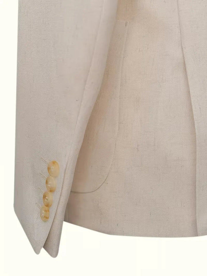 Stijlvolle heren blazer voor avondkleding of feestkleding, met V-hals en knopen. Elegante herenmode.