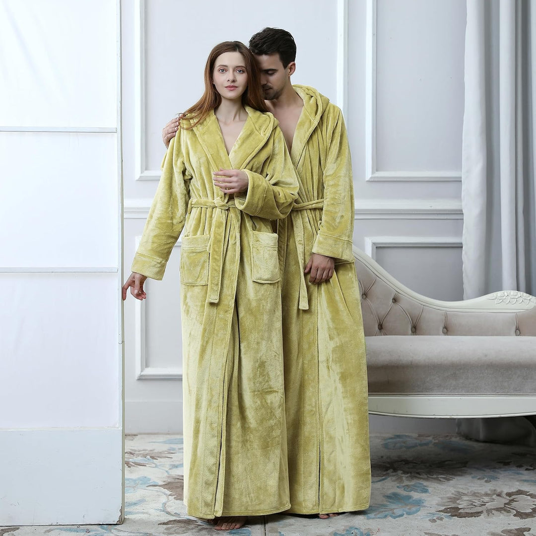 Warme CozyFluff badjas met capuchon, van fleece, perfect voor de lente en herfst.