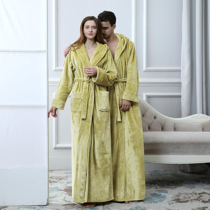 Warme CozyFluff badjas met capuchon, van fleece, perfect voor de lente en herfst.