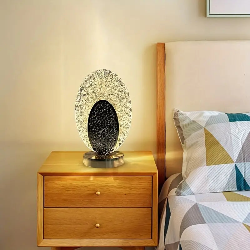 Chique pauwen tafellamp; een moderne interieur decoratie. Draadloos en sfeervol LED licht voor elke kamer.