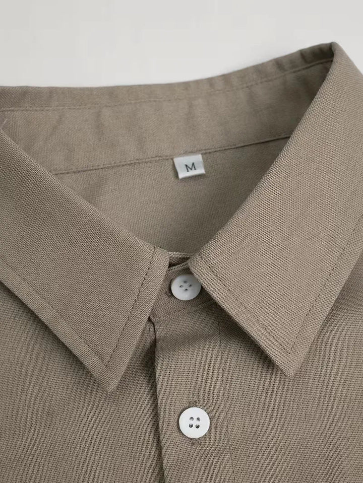 Zacht en comfortabel heren shirt met lange mouwen en V-hals, perfecte pasvorm voor casual herfstlooks.