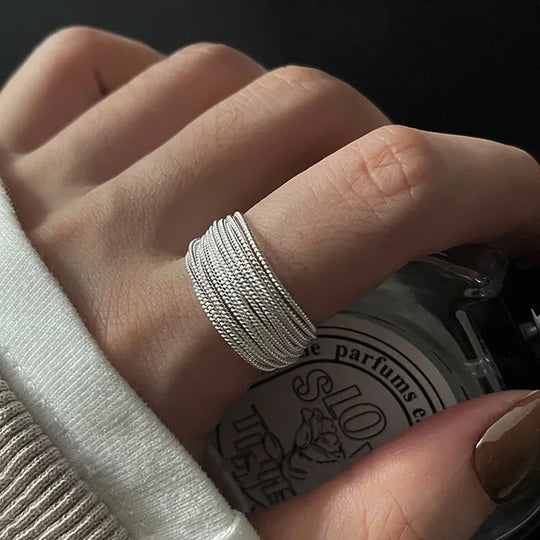 Elegante vintage zilveren ring voor dames, verstelbaar. Tijdloos design perfect als cadeau of modesieraad.