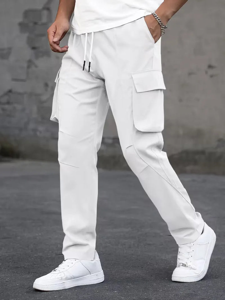Heren cargo broek in koffiekleur, comfortabel, met rechte pijp en elastische band.
