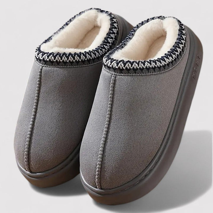 Zachte unisex pantoffels voor ultiem comfort thuis, ideaal voor warme voeten en ontspanning.