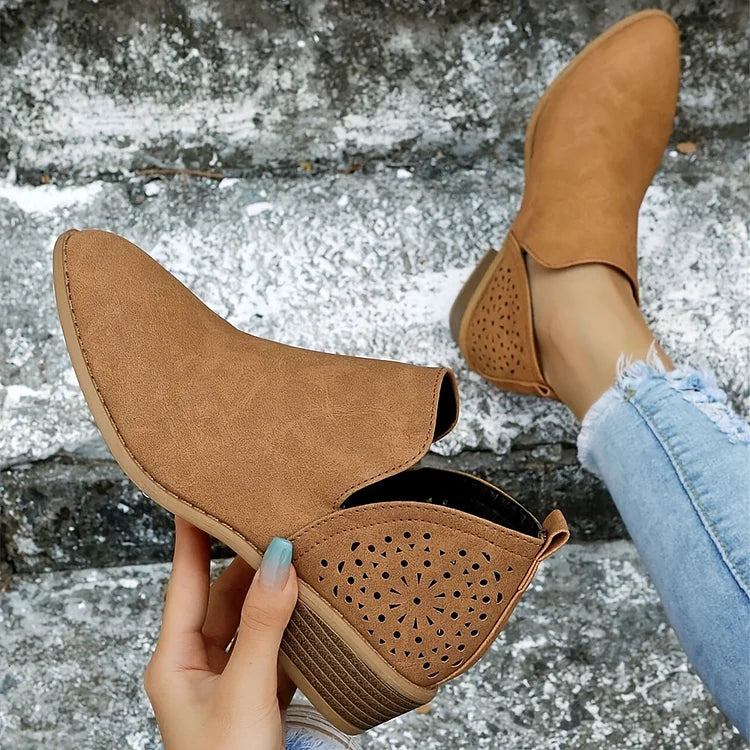 Zomerse damesschoenen met comfortabele lage hak, perfect voor een modieuze en ontspannen look.