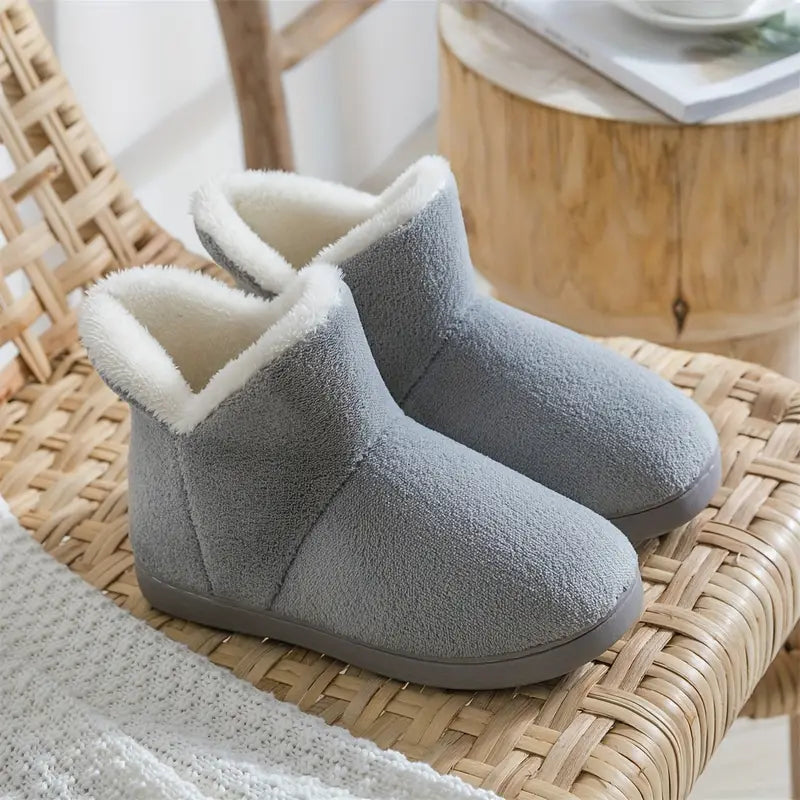 Zachte LARA dames pantoffels met warme voering, perfect voor ontspanning in huis. Antislipzool voor veiligheid.