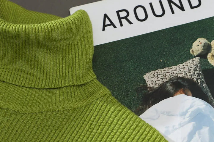 Dames coltrui, effen en zacht gebreid. Warme winterkleding met lange mouwen.