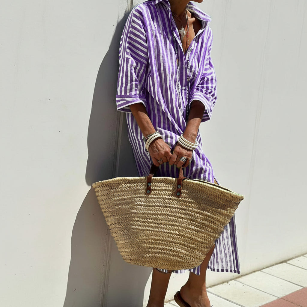 Dames gestreepte shirtjurk CJ26 met reverskraag, korte mouwen en ceintuur, een veelzijdige en elegante zomerjurk.