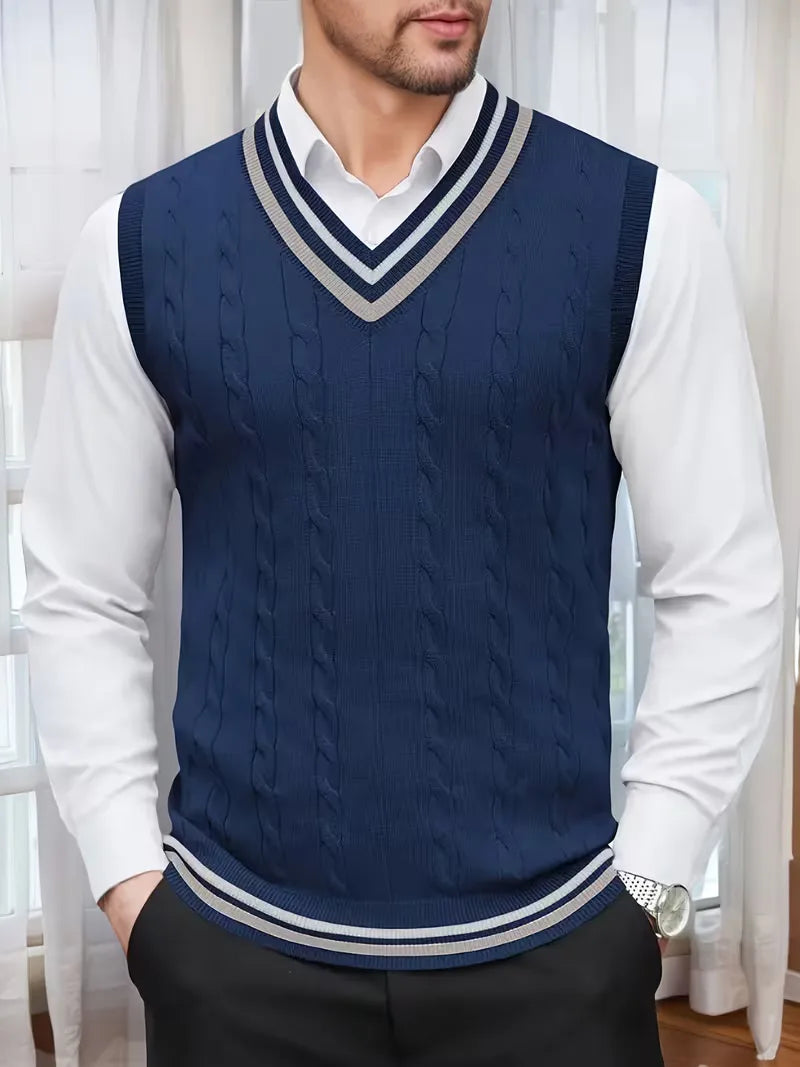 Heren mouwloos vest met V-hals en chique kabelpatroon, perfect voor een elegante lagenlook.