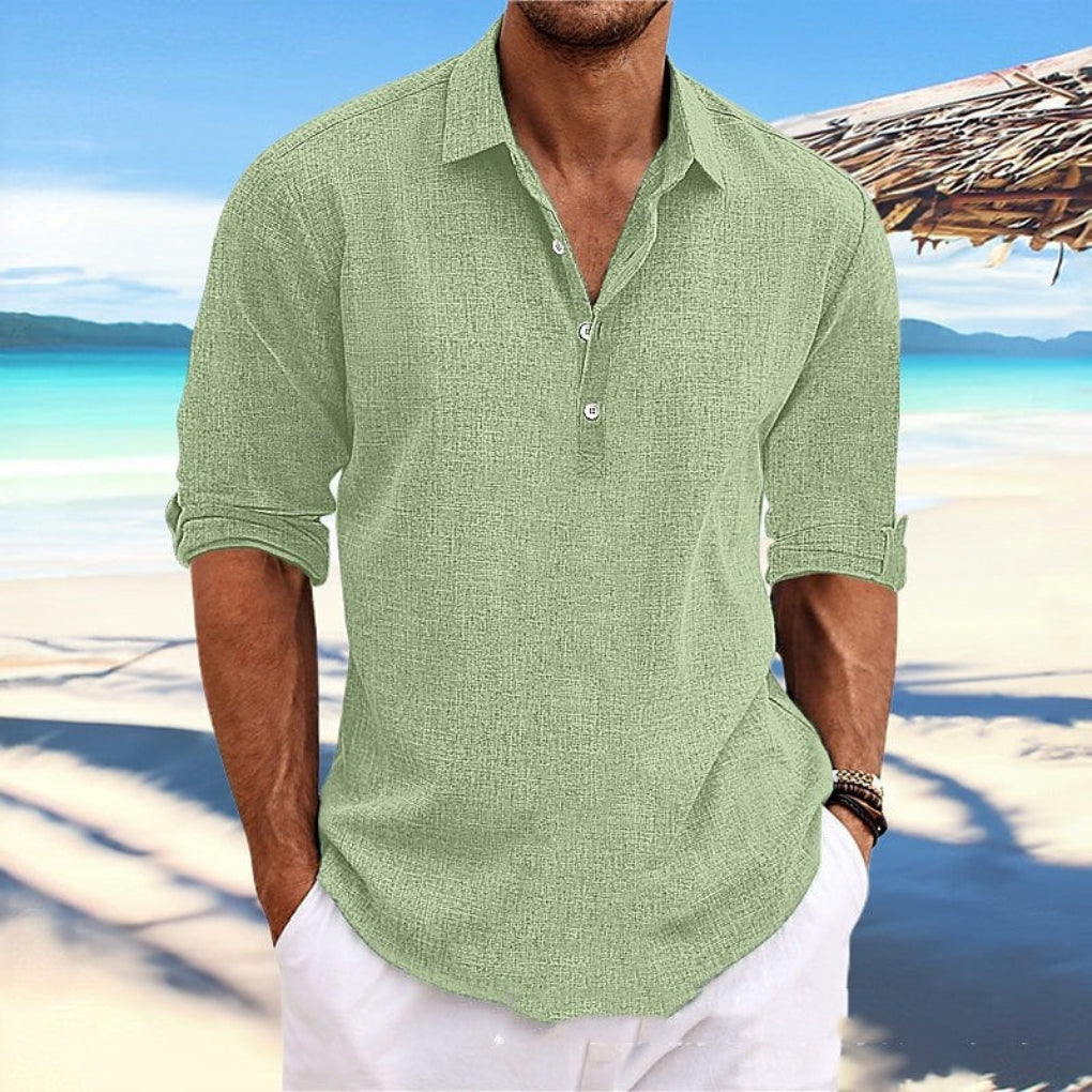 Model draagt modern heren shirt CJ26 met lange mouwen, effen kleur, stijlvolle en comfortabele herenmode.