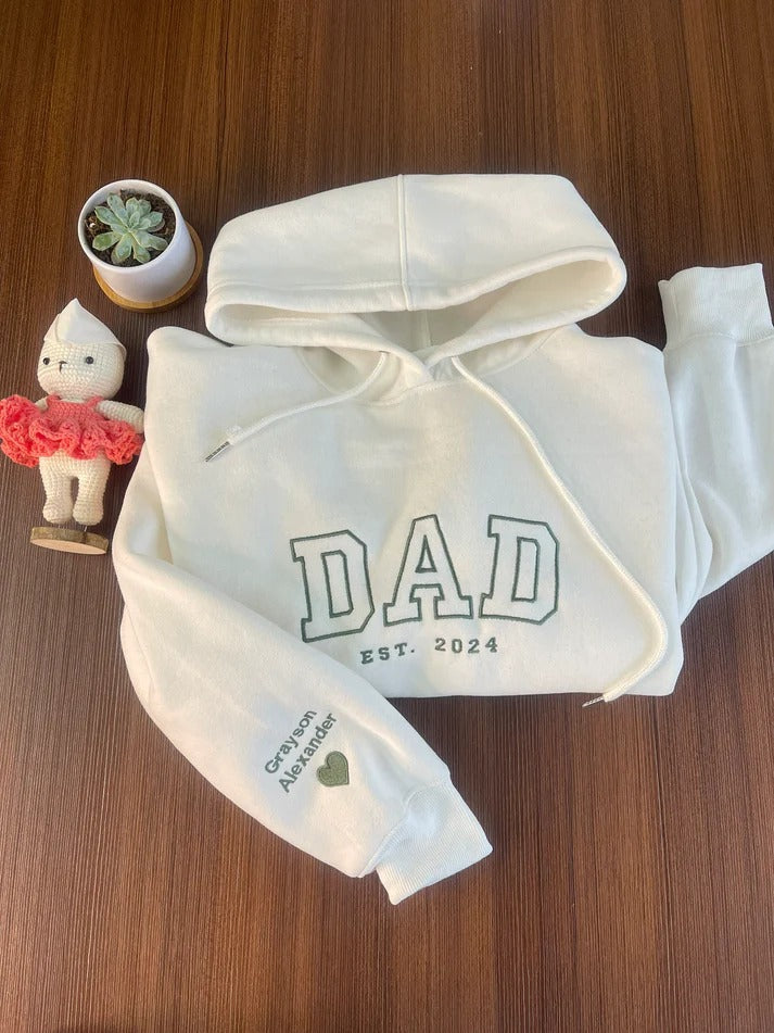 Unisex hoodie met geborduurde namen, perfect gepersonaliseerd cadeau voor familie, comfortabele sweater.