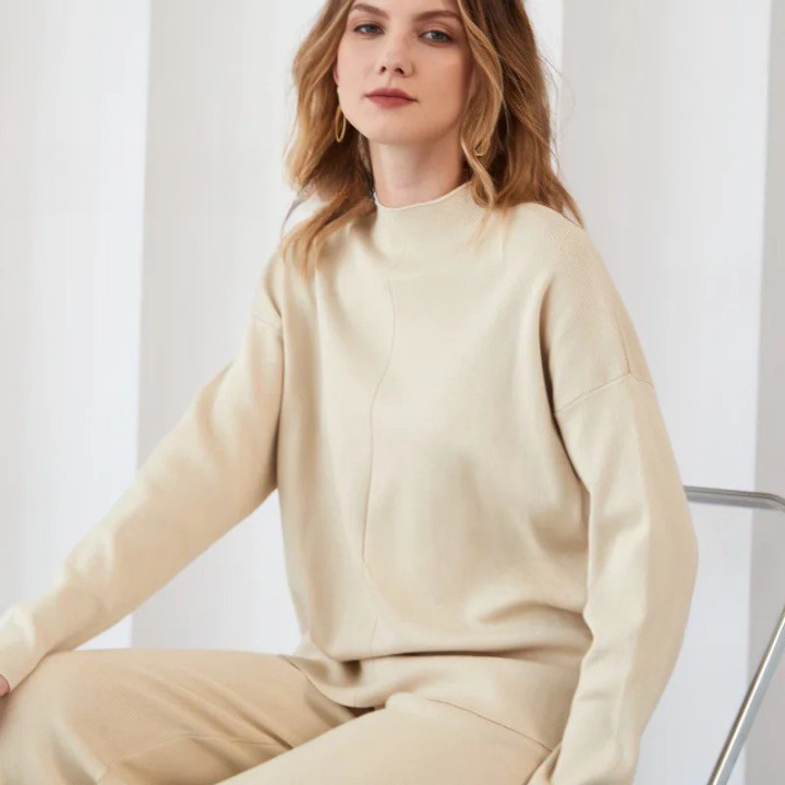 Comfortabel dames joggingpak, perfect als loungewear en casual comfortkleding voor dames.