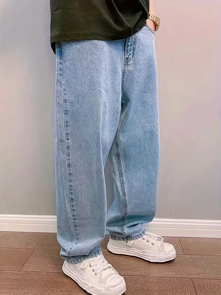 Denim stijl heren jeans, loose fit met wide leg en mid-rise taille. Lichtblauw, comfortabel en streetwear-proof.