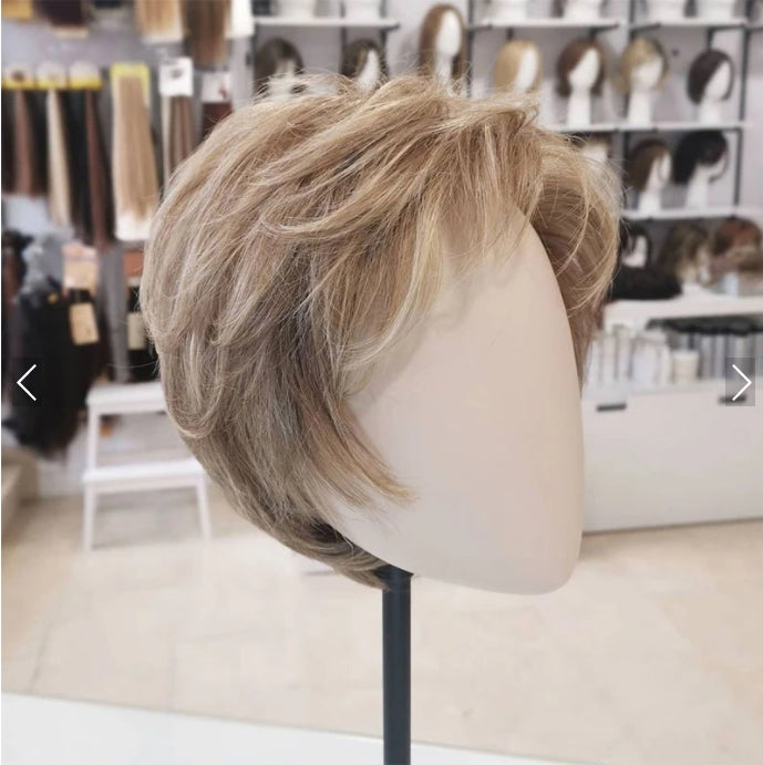 Elegante Zuri clip-in hairextension voor kort haar, snelle volumeboost.
