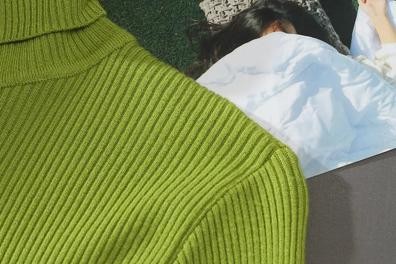 Effen dames trui met col, gebreid. Casual en warm, voor winterkleding.