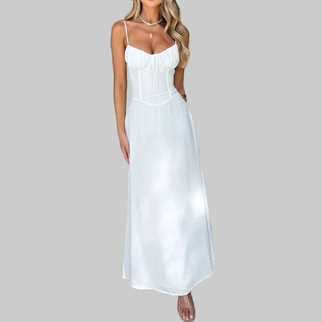 Elegante dames A-lijn jurk met open rug en stijlvolle vetersluiting, ideaal als zomer- of feestjurk.