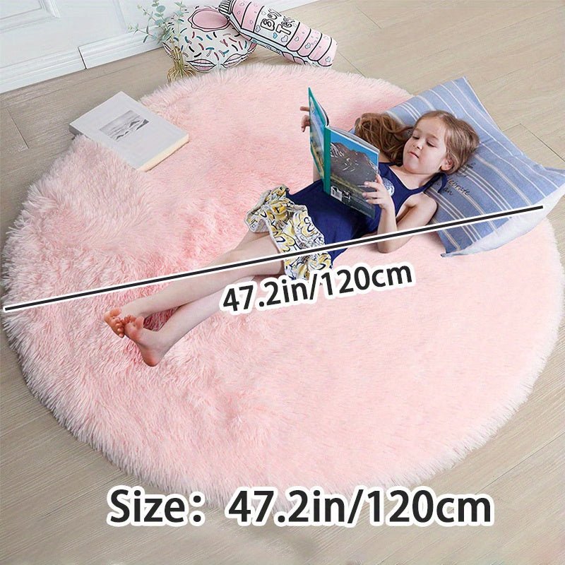 Luxe rond fluffy vloerkleed Clouda voor extra comfort in slaapkamer interieur.