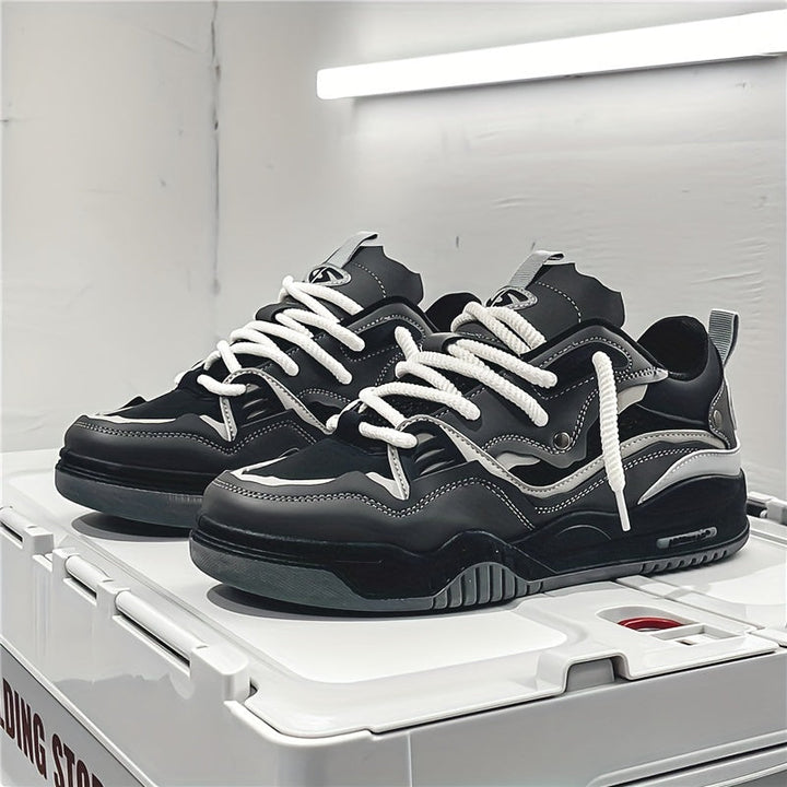 Zwarte heren sportieve sneakers, ideaal voor een dynamische levensstijl en dagelijks comfort.