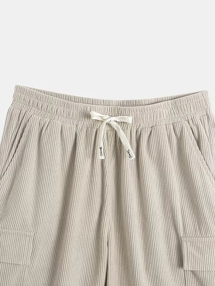 Trendy heren tweedelige zomer set: corduroy shorts met knoopoverhemd, perfect voor een relaxte look.