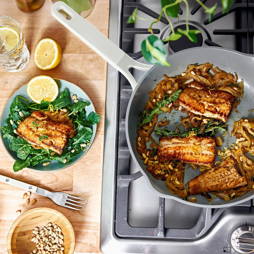Gemakkelijk koken met de multifunctionele aluminium kookpan, geschikt voor de moderne keuken en inductie.