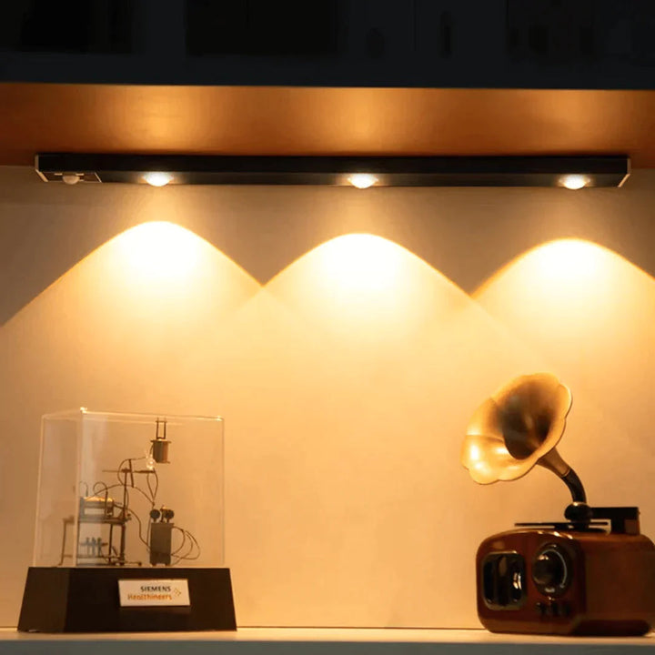 Aurora Wonen slimme LED lamp met bewegingssensor; automatisch licht voor donkere plekken, energiezuinig.