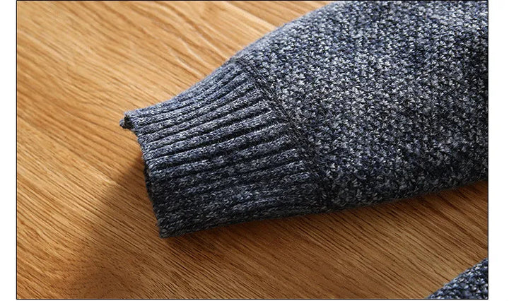 Slim fit heren trui met halve rits en opstaande kraag. Stijlvolle en warme casual winterkleding.