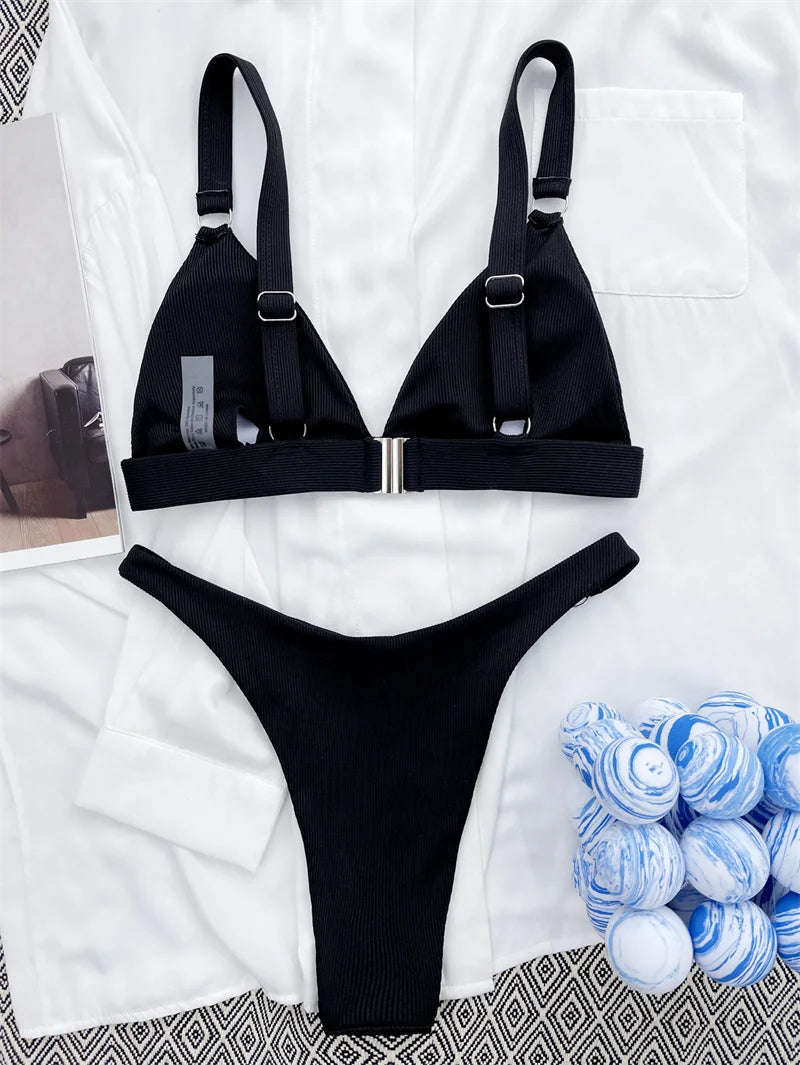Trendy dames badkleding: Vera bikini met push-up cups, ideaal voor een flatterende pasvorm.