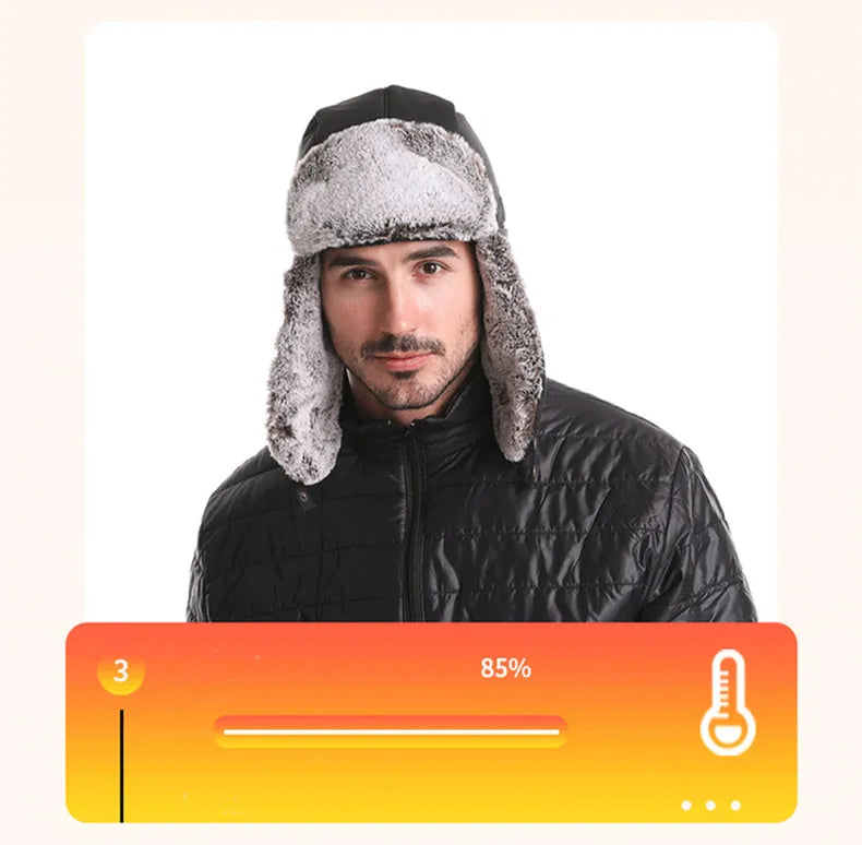 Ademende zwarte muts, ideaal voor intensieve wintersportactiviteiten.