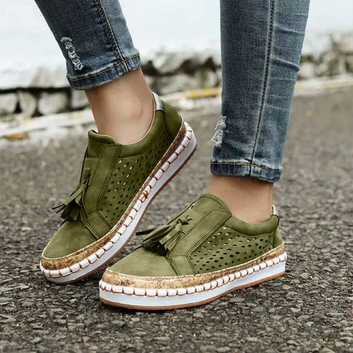 Witte orthopedische AirComfort zomer sneakers voor dames, lichtgewicht en ademend.