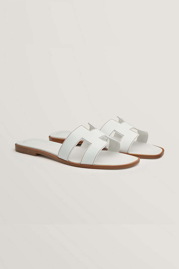 Dames zomer slippers voor een ontspannen, stijlvolle look; platte comfortabele schoenen voor de zomer.