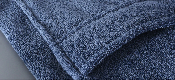 Warme heren fleece badjas, perfect voor na het douchen of als comfortabele huisjas in de winter.