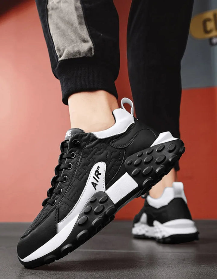 Zwarte Hoymans heren platform sneakers met verhoogde zool voor een stijlvolle, moderne look. Comfortabel voor vrije tijd.
