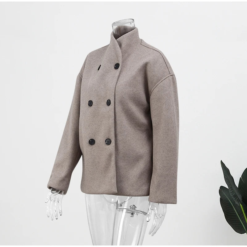 Elegante dames winterjas, vintage collectie, dubbele rij knopen, warm & modieus.