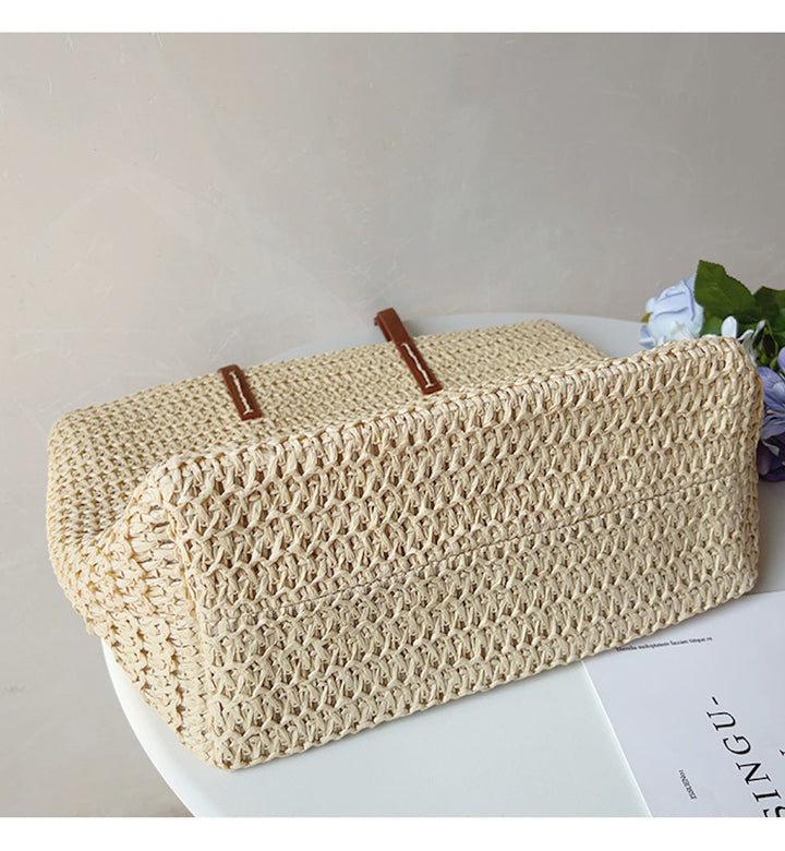 Trendy geweven korbtas met comfortabele handvatten; een stijlvolle unisex handtas en zomertas.