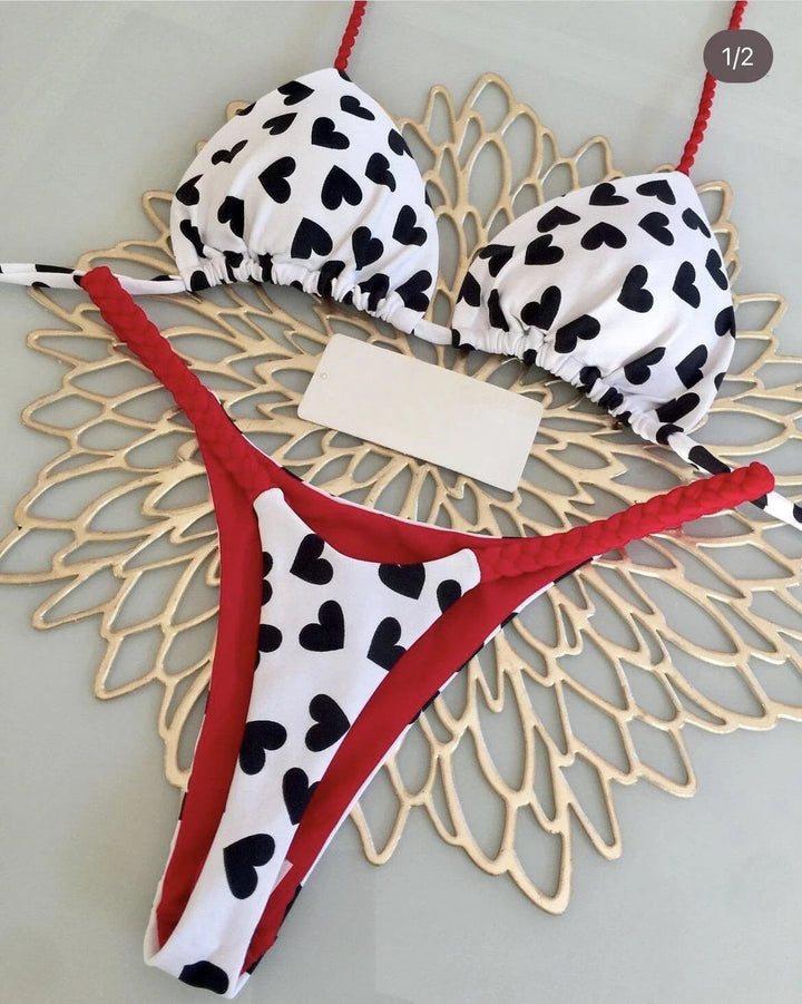 Trendy dames bikini met hoge taille en zebra print, ideaal voor een flatterende strandlook.