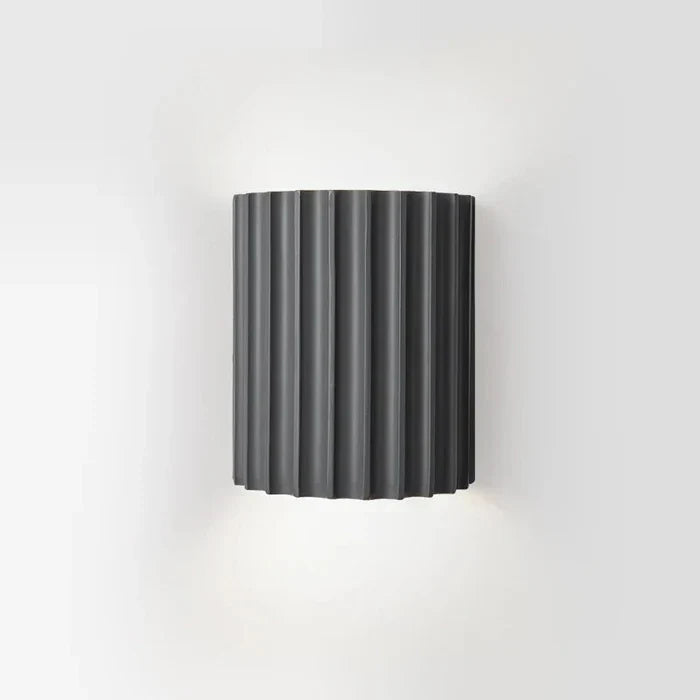 'ArtisticWave' hars wandlamp, moderne sfeerverlichting met uniek lichtpatroon voor artistieke huisdecoratie.