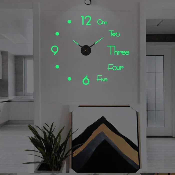 Indrukwekkende grote ArtTime wandklok op een moderne muur, een focuspunt voor interieur en decoratie.