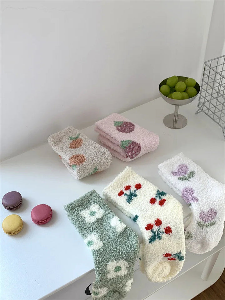 Pluizige warme dames sokken, perfect als huissokken. Comfortabele winter sokken met print.