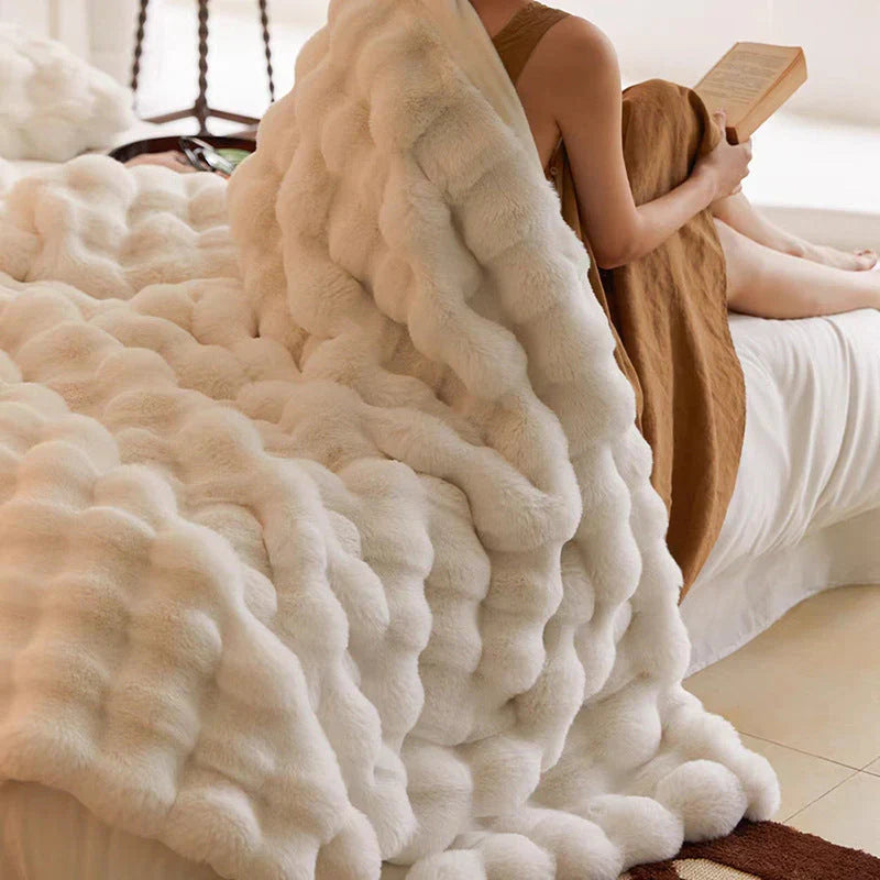 Veelzijdig SnuggleFur plaid; luxe zachte deken, warme knusse deken en stijlvolle woondeken voor elk interieur.