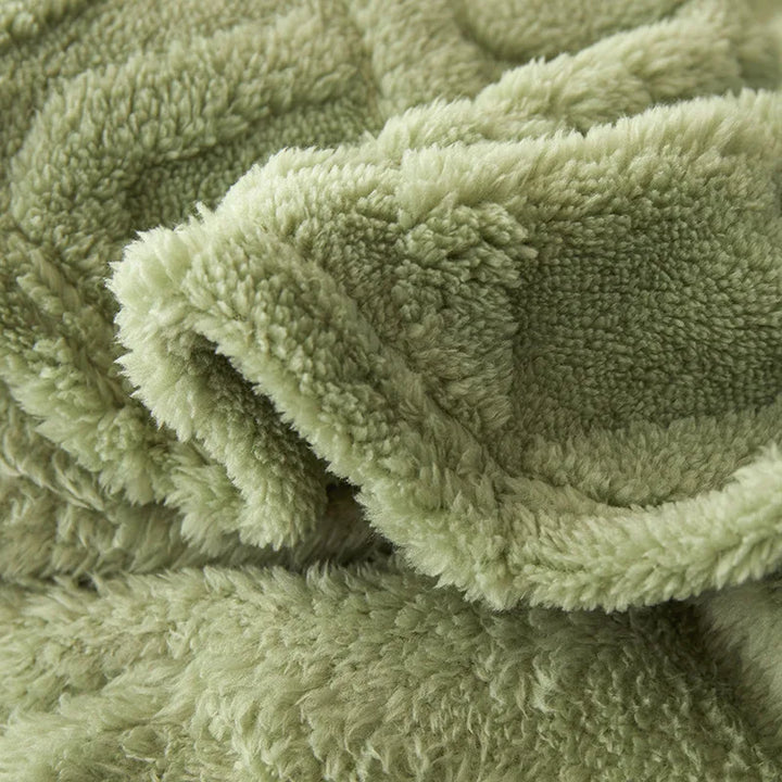 Extra verdikte lamswollen deken CozyLuxe. Heerlijk warm en zacht flanellen plaid voor koude dagen.