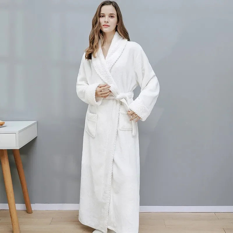 Heerlijk warme badstof damesbadjas, ideaal voor na het douchen of als comfortabel huispak. Pure ontspanning.