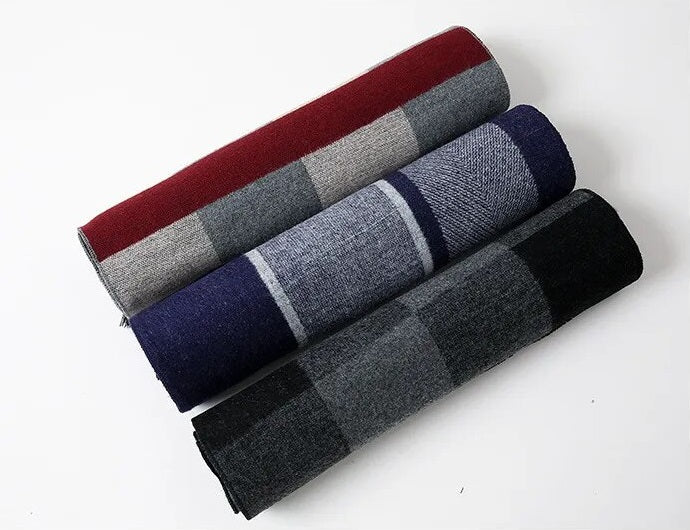 Luxe heren sjaal: kasjmier met elegant ruitpatroon, perfect voor de wintergarderobe.