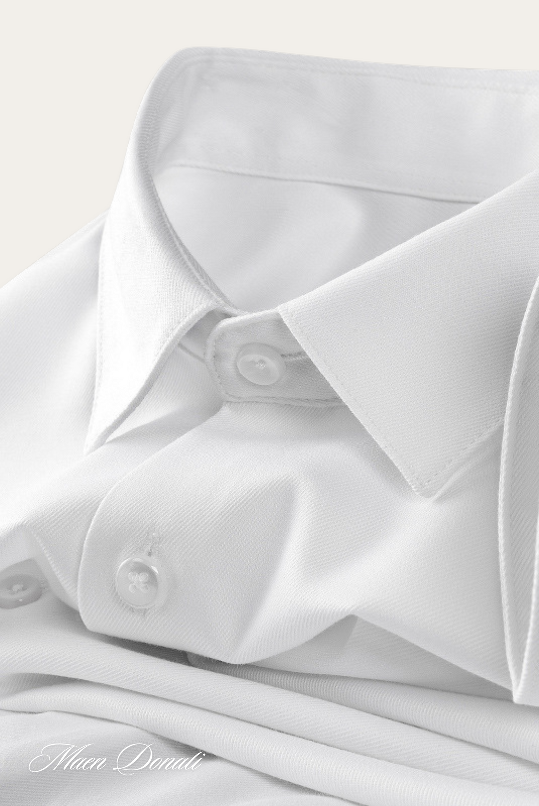 Man draagt stijlvol Silvano heren overhemd, geschikt voor smart casual outfits, comfortabel en trendy.